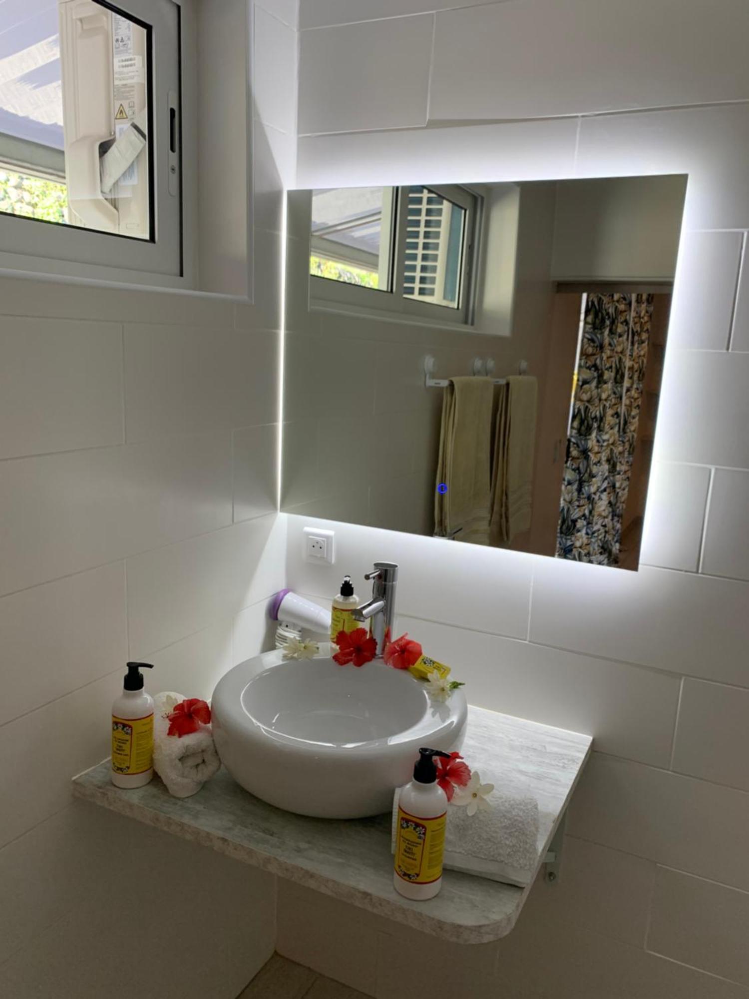 A Tomo Mai Homestay, Close To Airport, Private Bathroom Free Parking And Wifi With High Connection And Breakfast Optional Faaa Ngoại thất bức ảnh