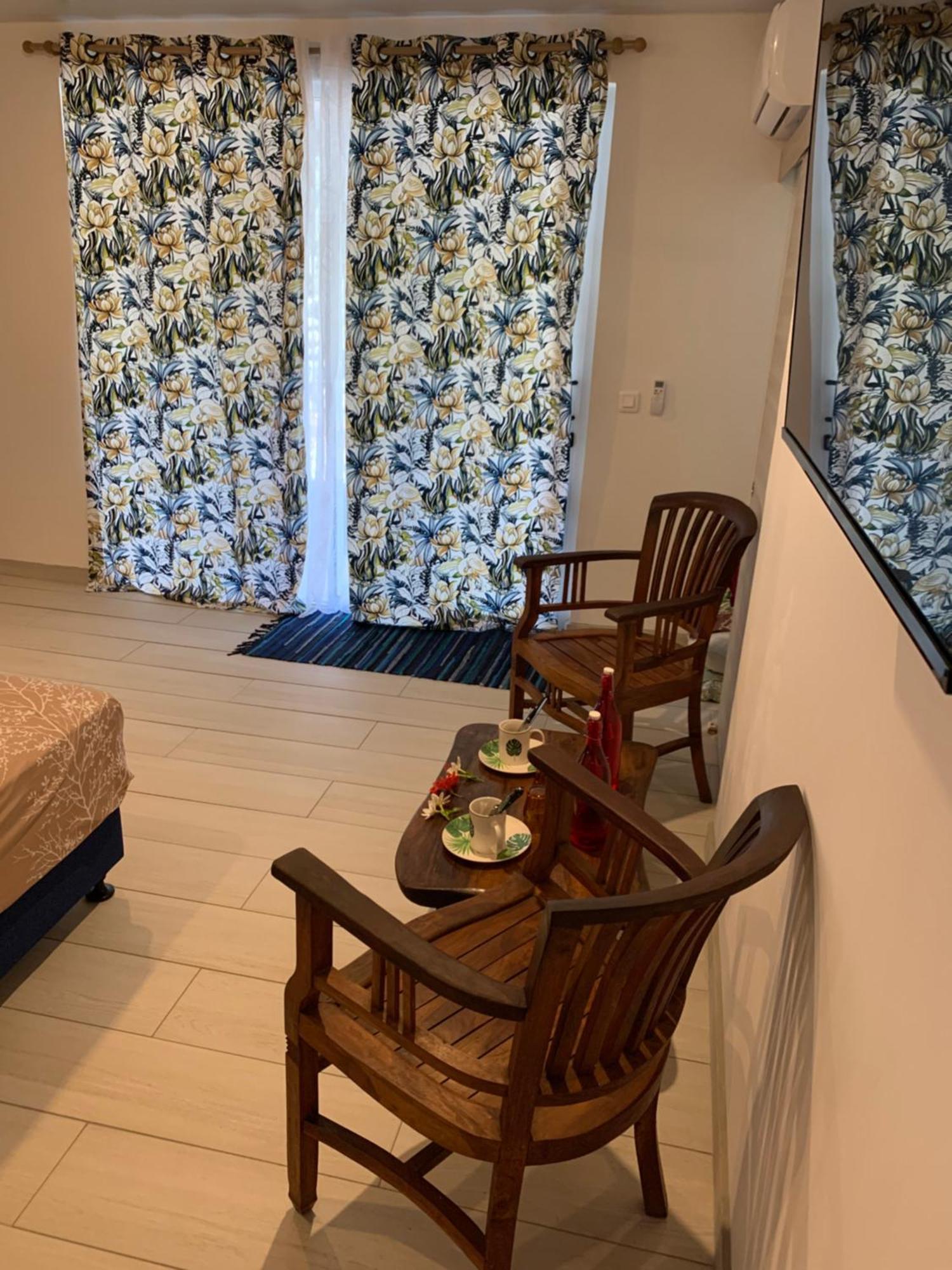 A Tomo Mai Homestay, Close To Airport, Private Bathroom Free Parking And Wifi With High Connection And Breakfast Optional Faaa Ngoại thất bức ảnh