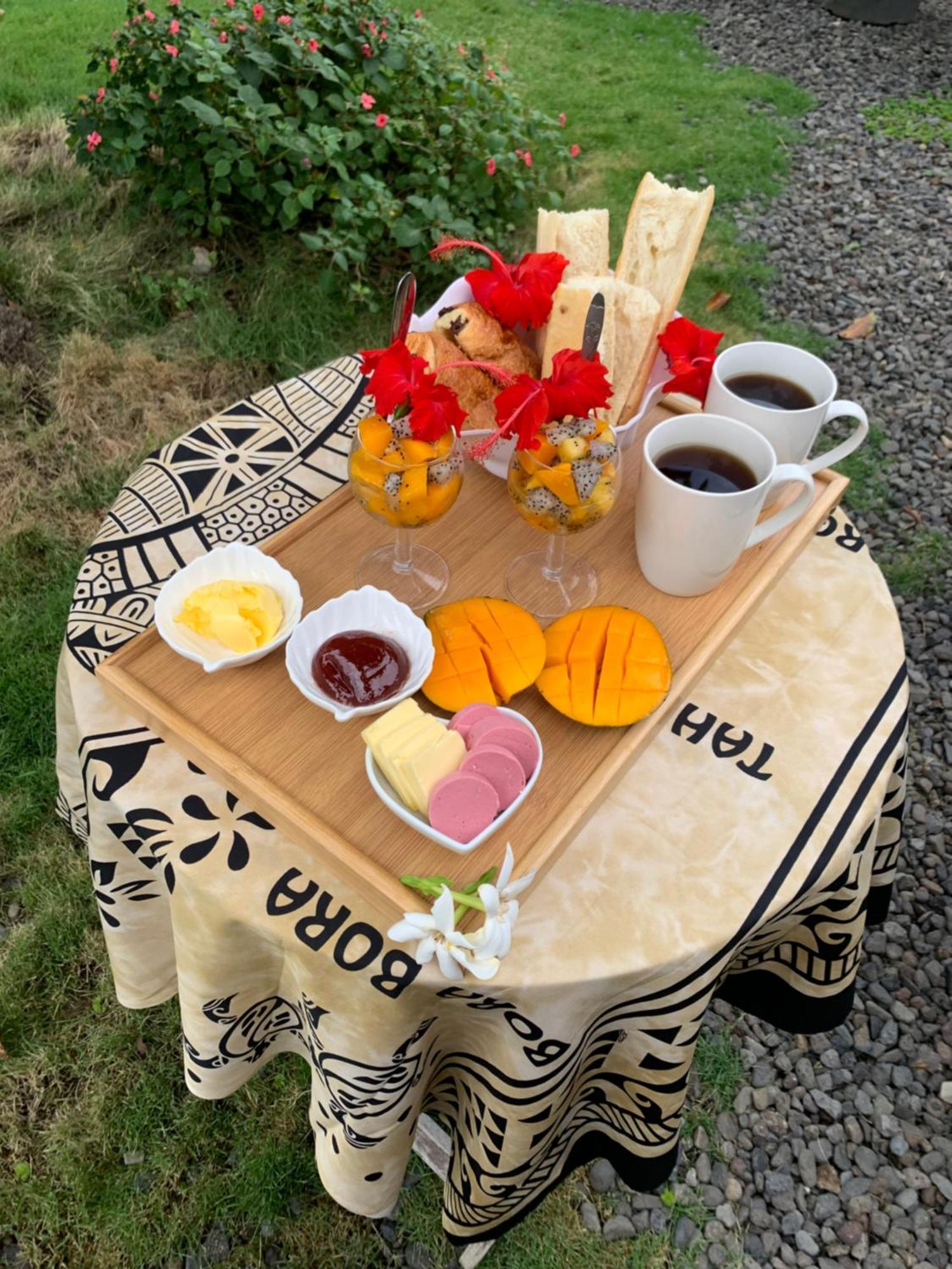 A Tomo Mai Homestay, Close To Airport, Private Bathroom Free Parking And Wifi With High Connection And Breakfast Optional Faaa Ngoại thất bức ảnh