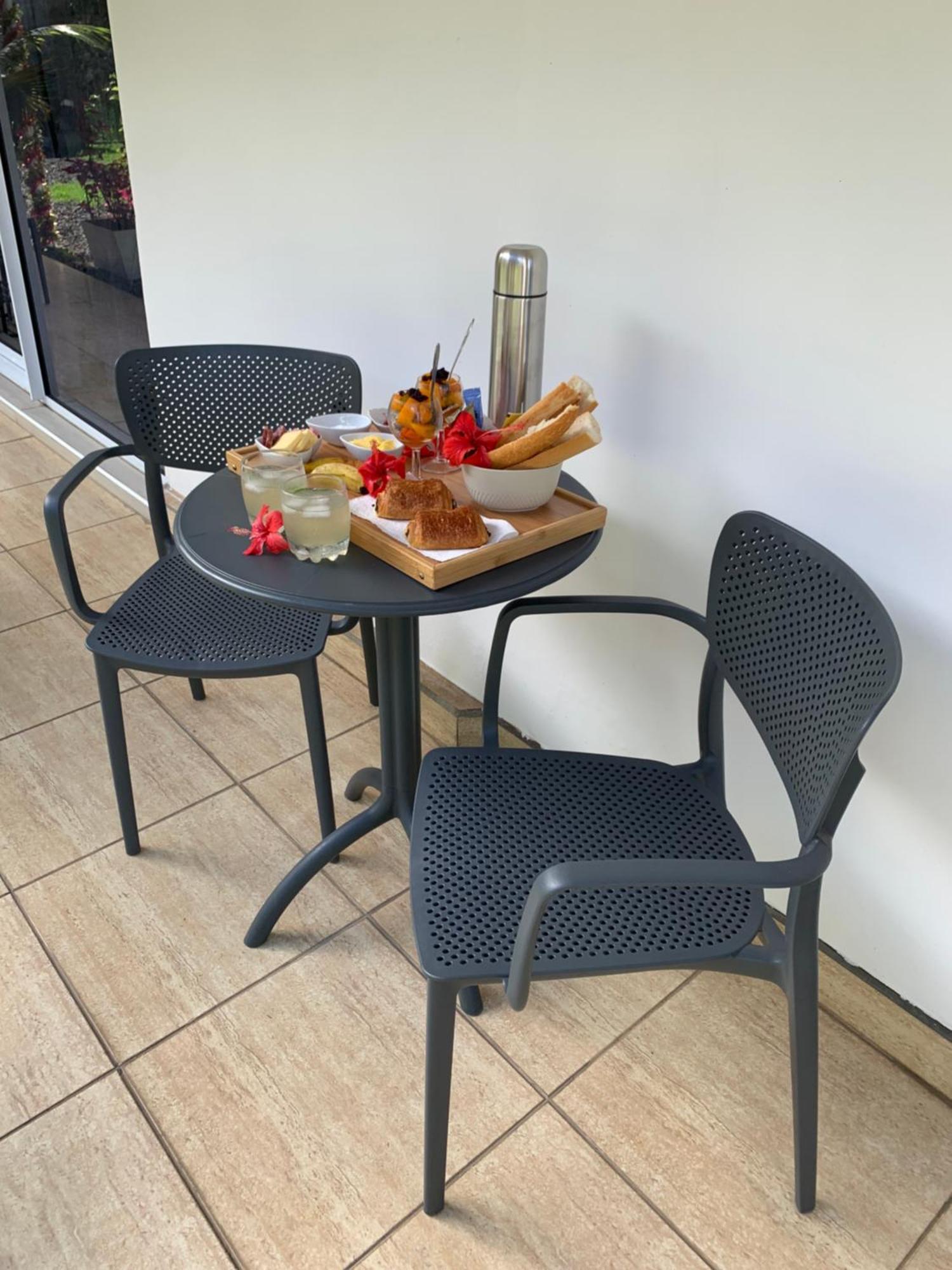 A Tomo Mai Homestay, Close To Airport, Private Bathroom Free Parking And Wifi With High Connection And Breakfast Optional Faaa Ngoại thất bức ảnh