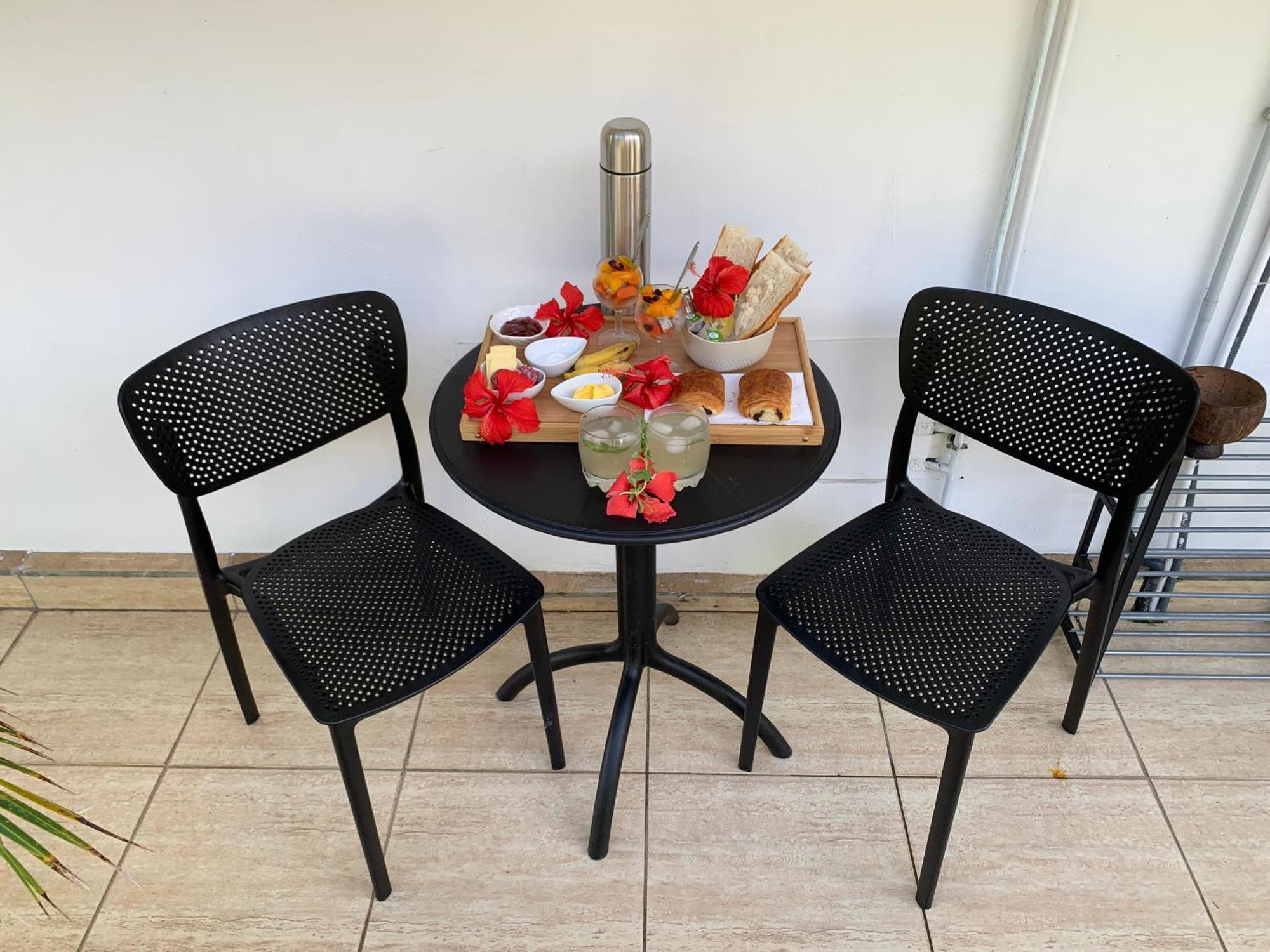A Tomo Mai Homestay, Close To Airport, Private Bathroom Free Parking And Wifi With High Connection And Breakfast Optional Faaa Ngoại thất bức ảnh