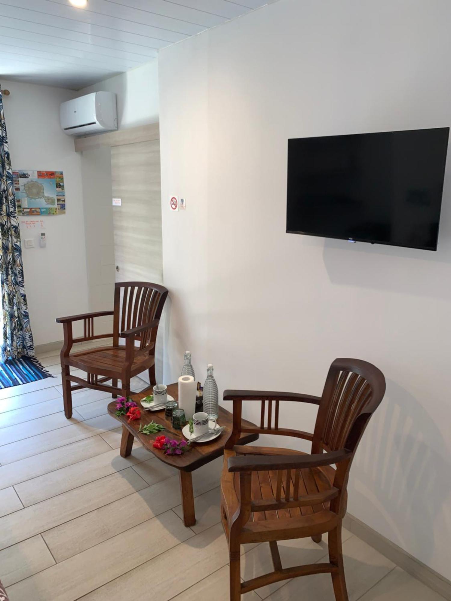 A Tomo Mai Homestay, Close To Airport, Private Bathroom Free Parking And Wifi With High Connection And Breakfast Optional Faaa Ngoại thất bức ảnh